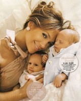 Baby Emme Muniz and Baby Max Muniz with Mom