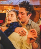 Jeremy Allen White with girlfriend
