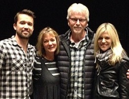 Kaitlin Olson family: Donald Olson(Father), Melinda Olson(Mother), Rob McElhenney(husband)