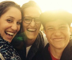 Kalama Epstein with sisters- Dallas & Kulani
