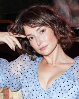 Milana Vayntrub
