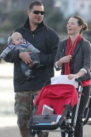 Norman Kali Family: girlfriend and child