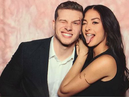Oliver Stark with girlfriend Hannah Harlow