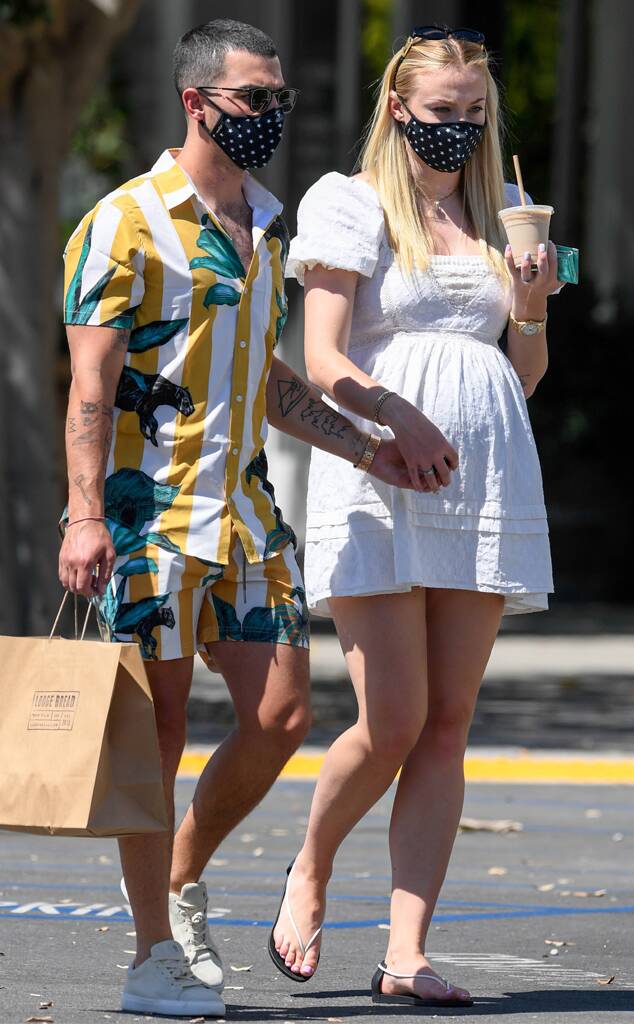 pregnant Sophie Turner