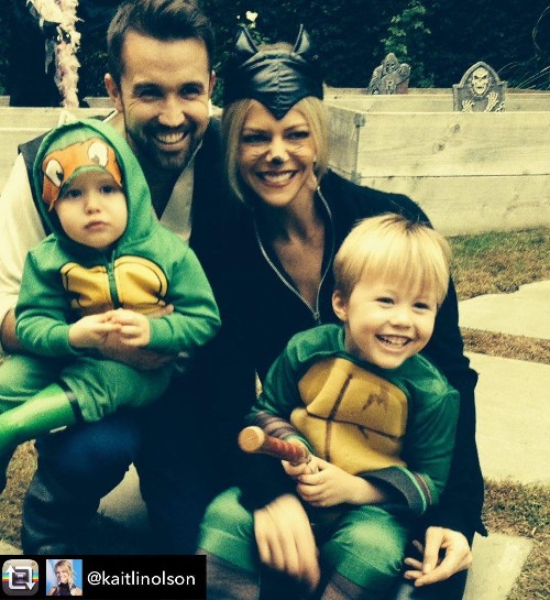 Rob McElhenney & Kaitlin Olson with sons-Axel Lee McElhenney(Elder), & Leo Grey McElhenney(young)