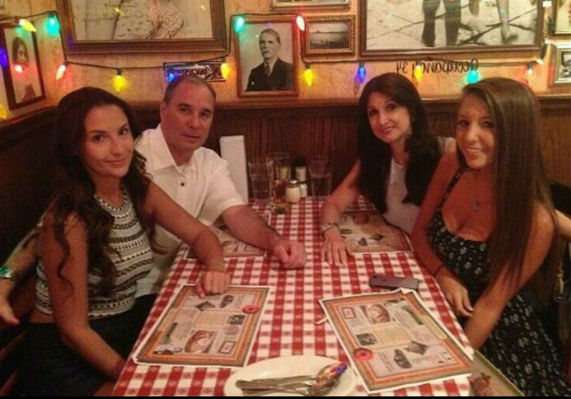 Taylor Alesia family pictures- Mother, Father & sister