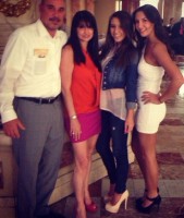 Taylor Alesia family pictures- Mother, Father & sister