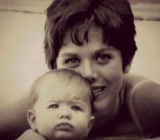 Young Nancy Dow with Jennifer Aniston